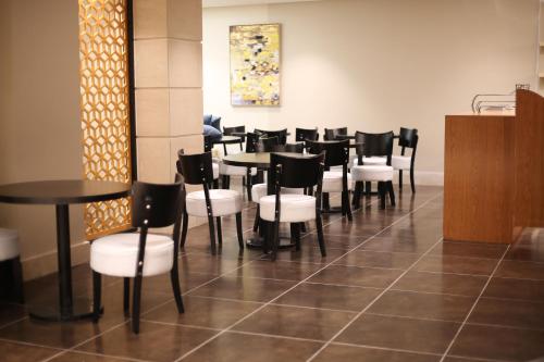 Experience Comfort at Rahhal Hotel Suites - Perfect for Couples, Families, and Business Trips